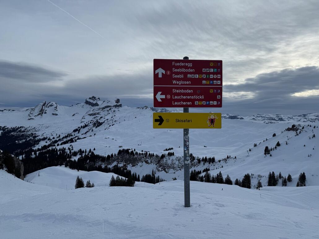 Am Laucherenstöckli wird auch die Skisafari klar signalisiert.