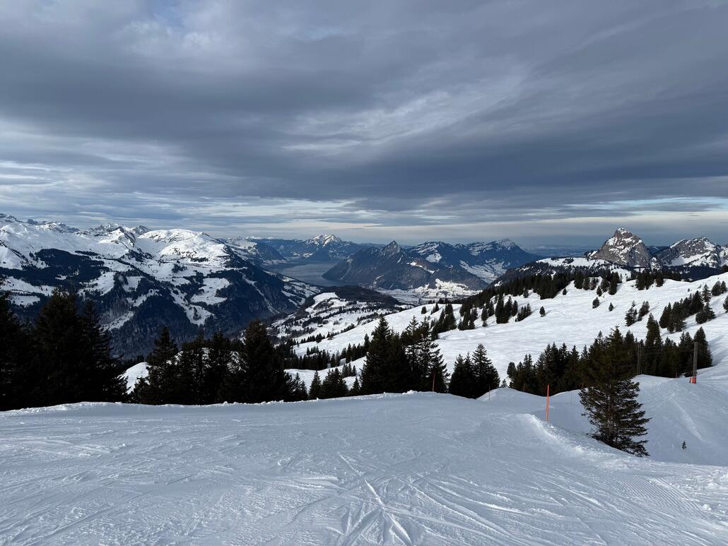 Blick runter zum Vierwaldstättersee vom Spiristock (1771 m)