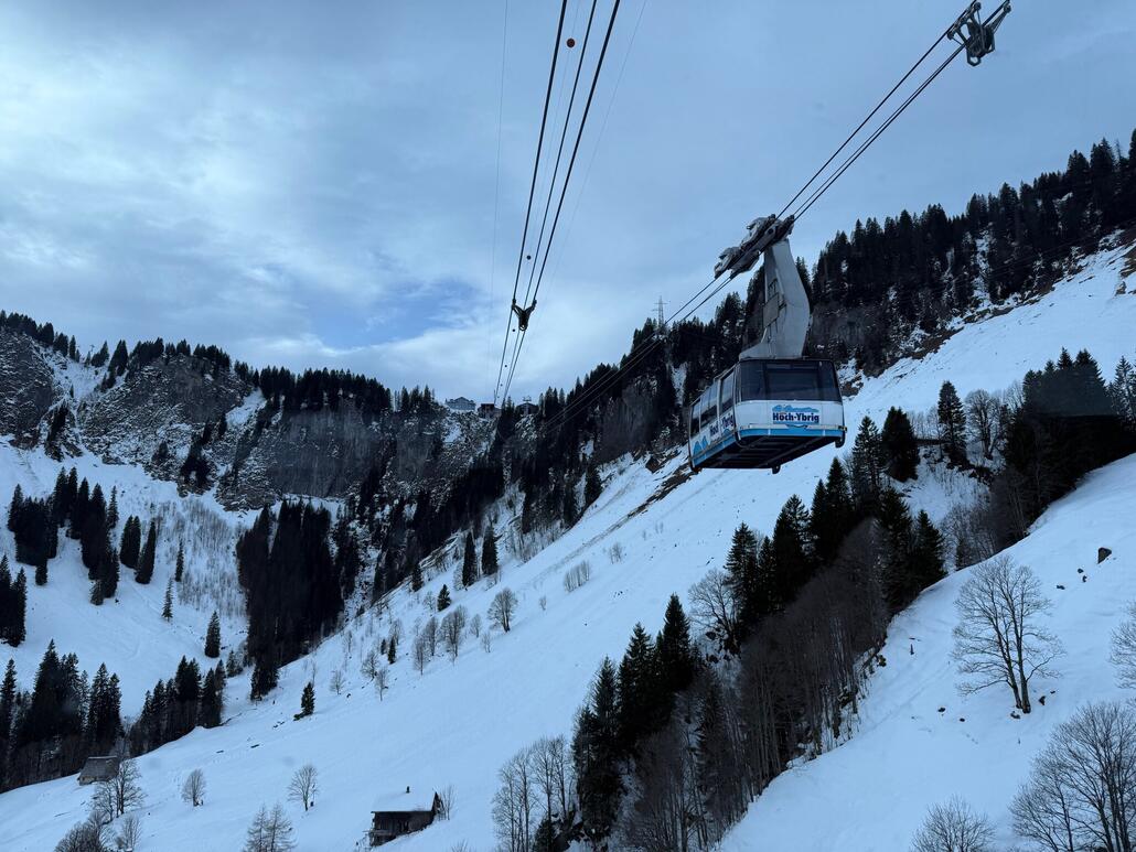 Bergfahrt mit Gegengondel