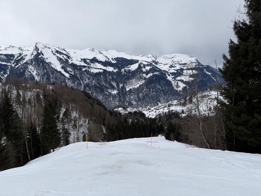 Illgau noch weiter unterhalb von uns voraus.