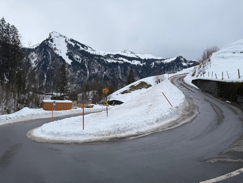 Ab hier muss man wenige Meter zu Fuss hochlaufen.