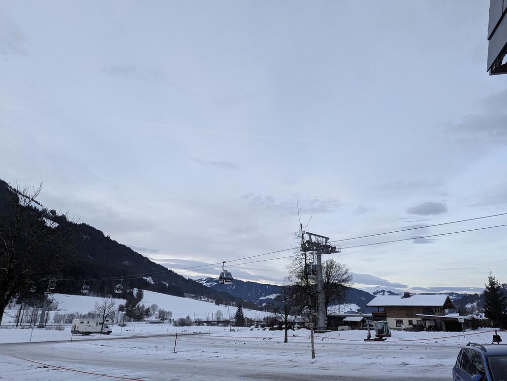 Parkplatz Brixen, es zeigt sich schon blauer Himmel
