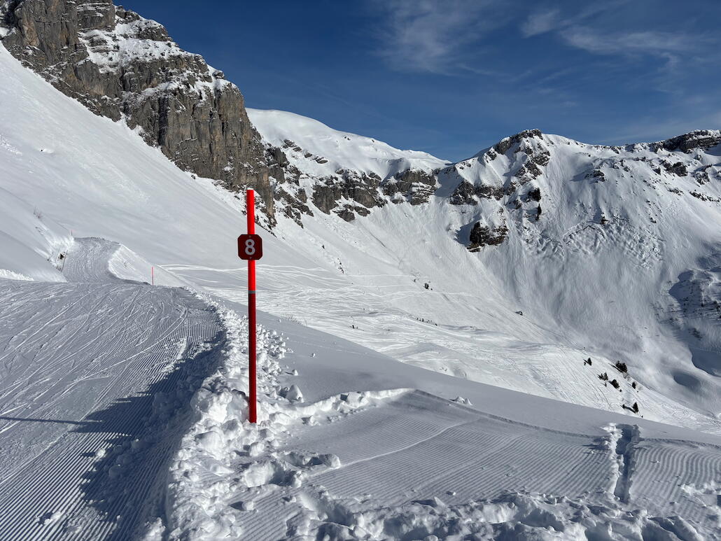 Die Piste Nr. 8 beginnt mit einer kurzen Gegensteigung.