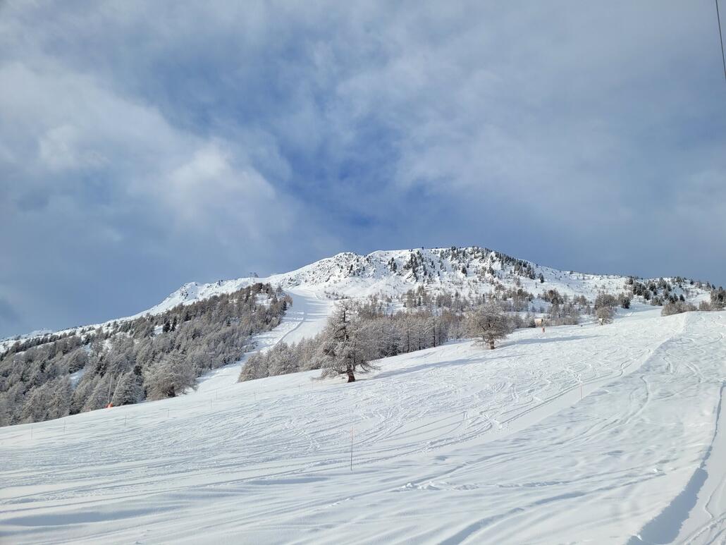 Zuvor aber noch 2 Abfahrten am Pleateau in Thyon. Hier wuselt es sonst immer vor Leuten