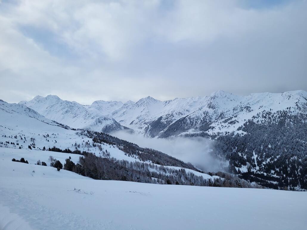Blick auf Siviez. Hier wenigstens wieder ein paar Menschen, die Verbindung Thyon-Siviez war ebenfalls niemand zu sehen weit und breit.
