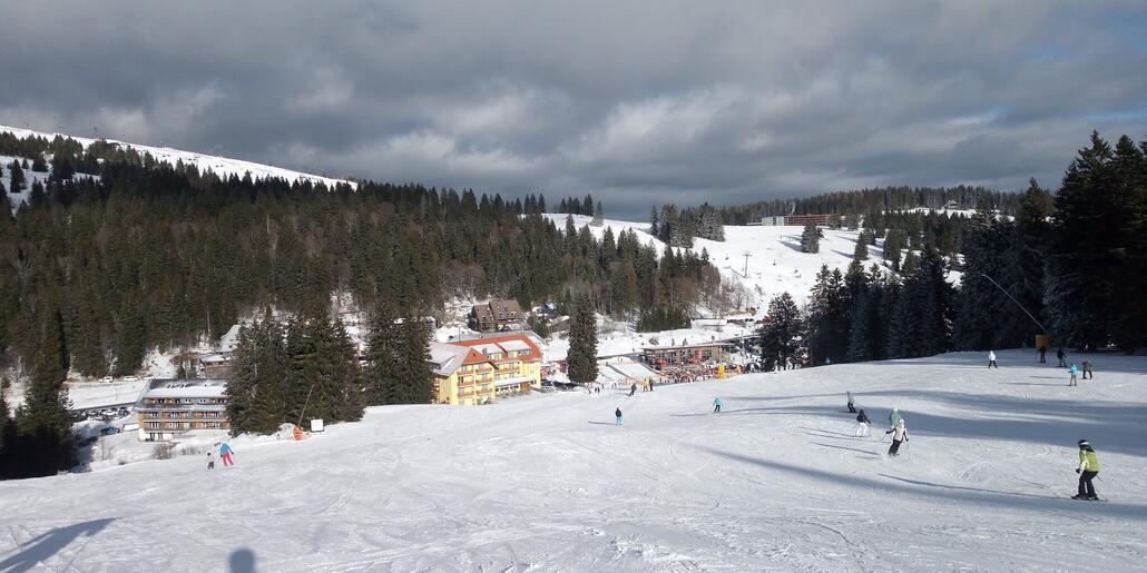 Alles in allem bin ich vom Zustand der Pisten doch noch angenehm überrascht. Kann aber auch daran liegen, das ich die 56€ für die Tageskarte nicht bezahlen muss.