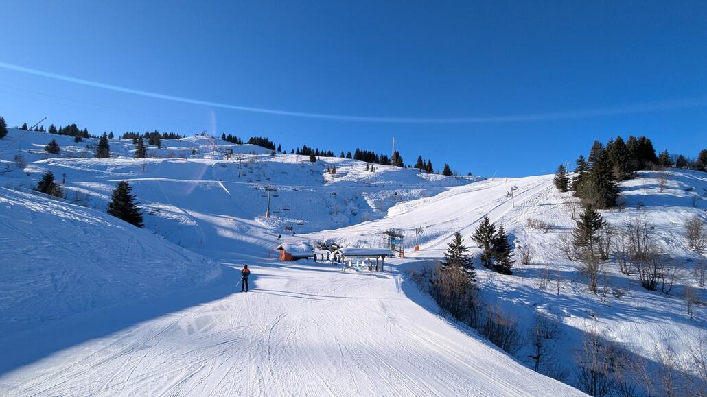 Letzter Verbindungslift vor dem Ziel: TSF Roche Blanche. Es sind zwar heute viele fix geklemmte Sessellifte dabei gewesen, die meisten waren aber alle sehr kurz. Von dem her habe ich das gar nicht als Problem empfunden.