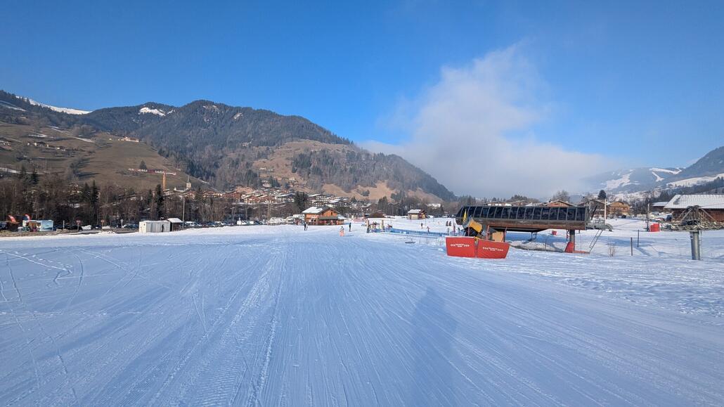 Und nun sogar eine halbe Stunde zu früh zurück am Ausgangspunkt in Praz sur Arly. Hier ist es auch wieder deutlich schöner zu fahren, auch für die Anfänger!