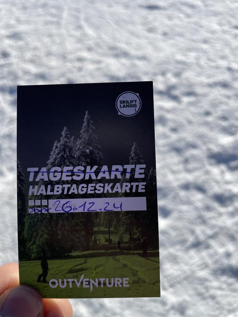 Auf Vertrauensbasis ein Kartonkärtchen das auch nicht sichtbargetragen werden muss.