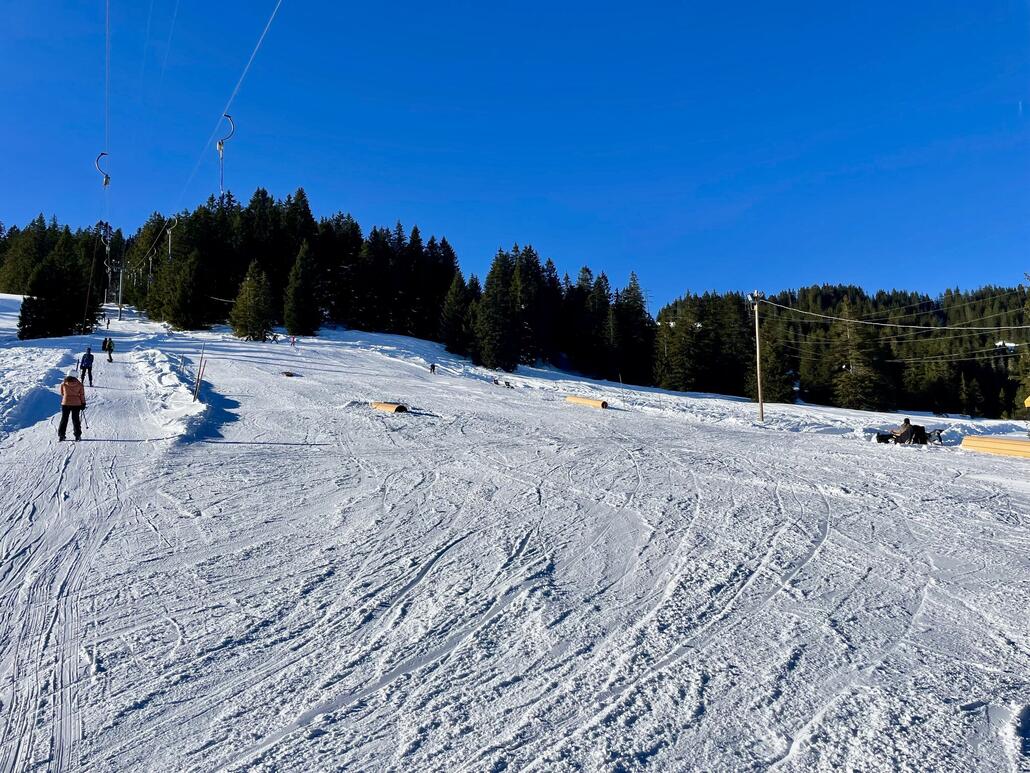 Kleiner Snowpark auf der rechten Seite