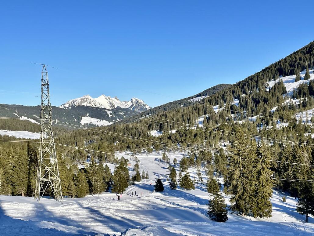 Schön über diese Hochebene zu Blicken, hinten thront der Pilatus.