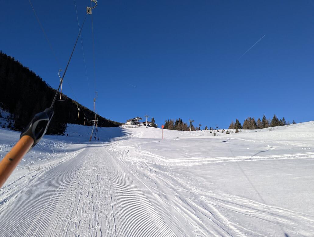 Schlepper, Skiline Kurs viel zu gerade gesteckt.