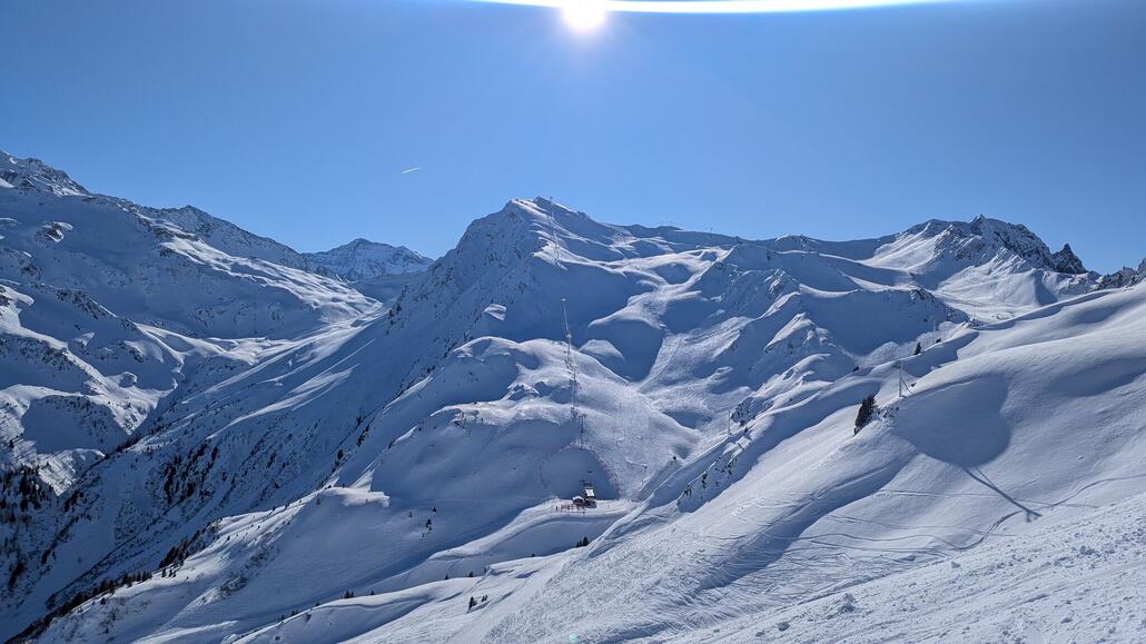 Weiter zur ebenfalls für mich neuen Inversens Sesselbahn. Entzerrt mit der Crozats Sesselbahn gut den Roche de Mio Sektor