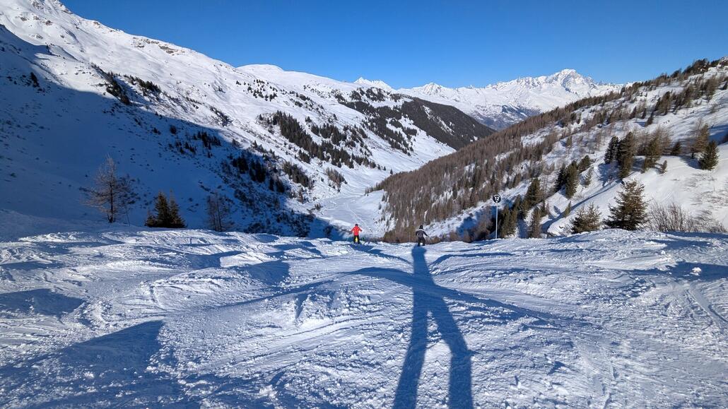 Und nun auf die schwarze Skiroute zum Bauches Lift. Man hätte auch einfach mit der Glaciers Telecabine zurück zum Roche de Mio fahren können, aber eine Herausforderung am Tag muss sein!