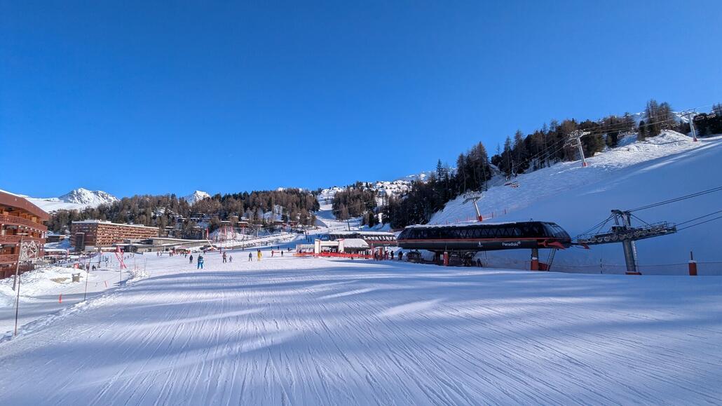 4 Lifte starten hier, für mich geht's zunächst mit dem TSD Becoin ans äußerste Ende meiner Reise heute