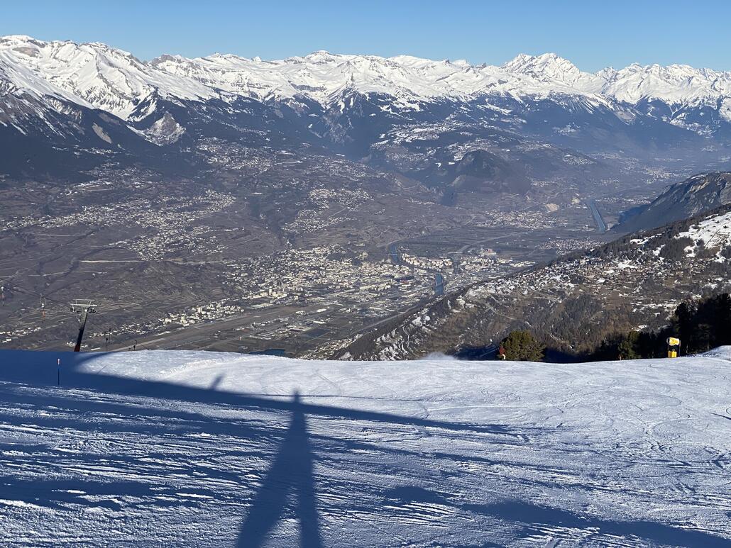 Vom Tracouet nach Haute-Nendaz mit schönem Tiefblick auf Sion.