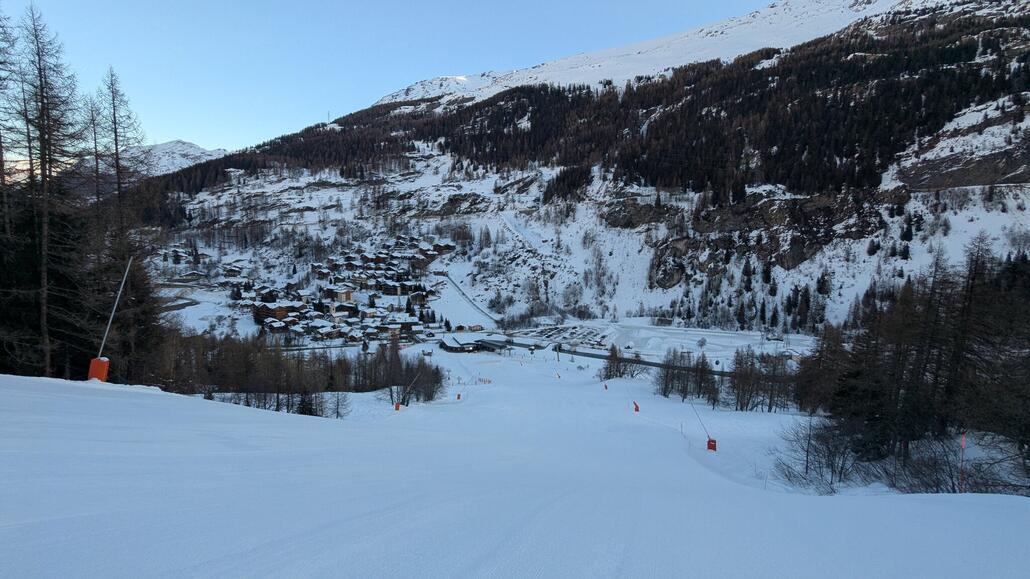 Abfahrt vor Öffnung der Lifte nach Tignes Les Brevieres