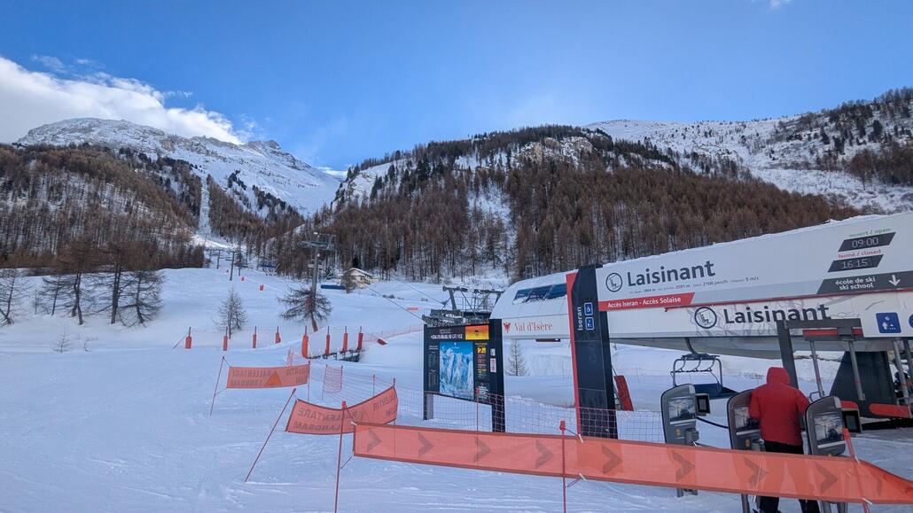 Hier geht's nun weiter nach kurzer Busfahrt