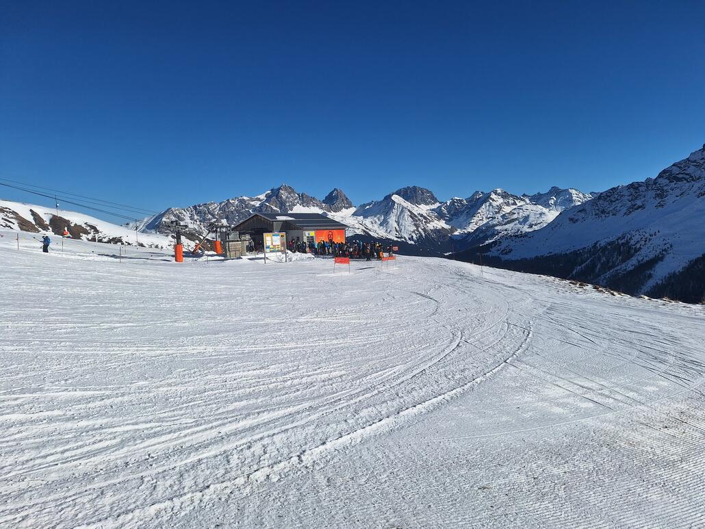 Der 2. Lift Radons - Tgeps war in Betrieb.<br />Am Cartas war der 2. Lift nicht vorbereitet und deshalb eine grosse Schlange.