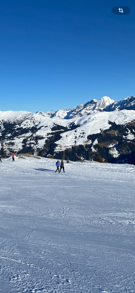Blick zum Nachbar hinüber mit den Pisten am Metschstand