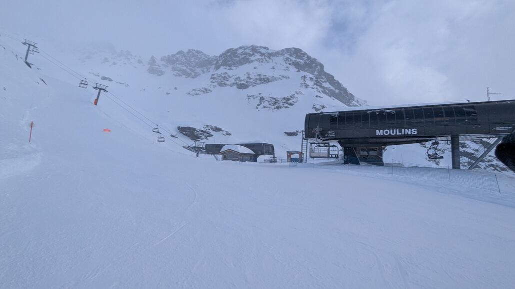 Umstieg in die zweite Sektion Gipfelbahn TSD Mont Valaisan