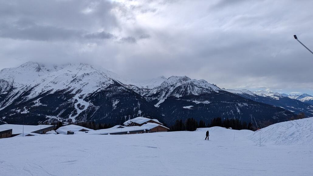 Blick nach Les Arcs 1950 und 2000 in den Schatten