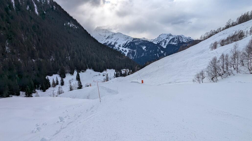 Piste zur TSF Petit Bois, hier unten schon etwas eisiger da hauptsächlich Kunstschnee