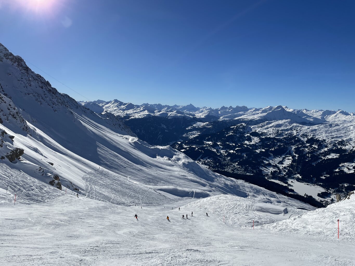 Weisshornmulde deutlich besser als gestern, aber schon langsam pampig werdend.