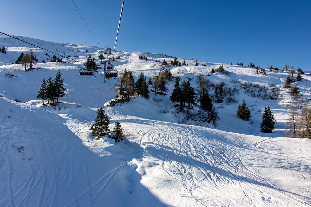 Die Sesselbahn Schwamm bietet selbst bei hohem Andrang im Gebiet relativ kurze Wartezeiten.