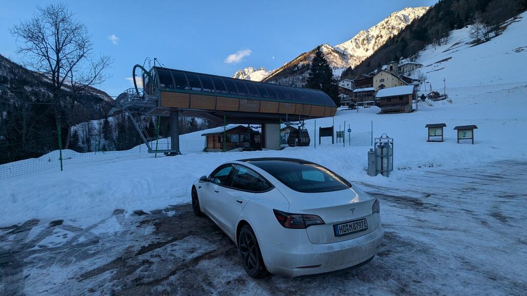Parkplatz direkt an der Gondelbahn Celliers