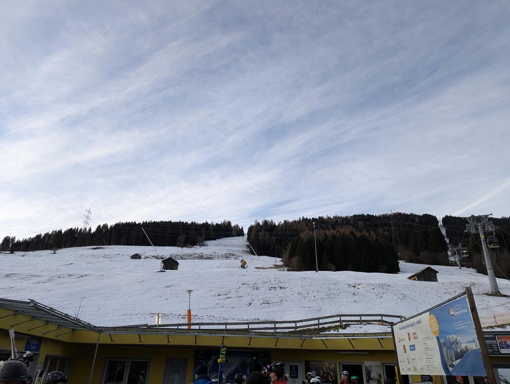 Blick auf die Talabfahrt/ Skiroute, einfach schade, die geht mir schon ab