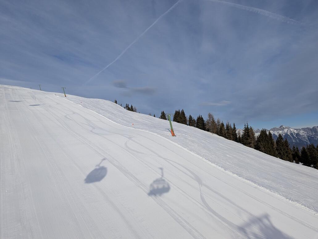 Abfahrt jenseits des Schleppers gar nicht. Klar unten gibt's eine braune Stellen aber mit etwas Mühe machbar