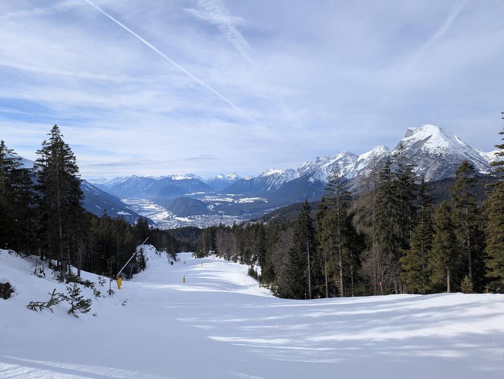 Am Schlepplift mit Blick Richtung Telfs und weißes Inntal