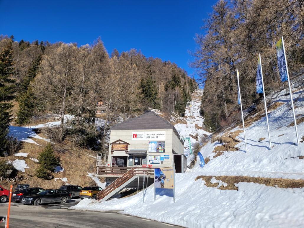 "Tallstation" des Sessels. Talabfahrt offiziell gesperrt, aber fahrbar