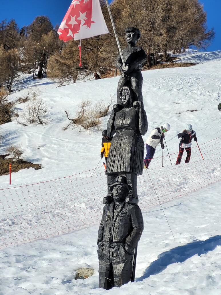 12,5 Stärna. Der Wind hat die Flagge etwas zerrobbt.