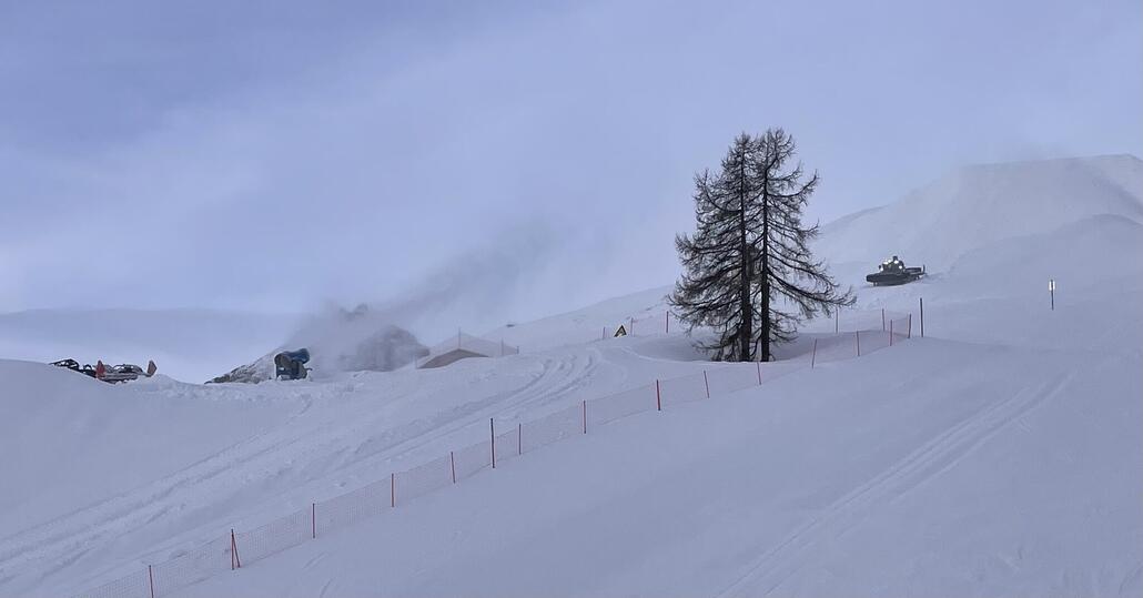 Hier sind die Kanonen und Pistenbully fleissig
