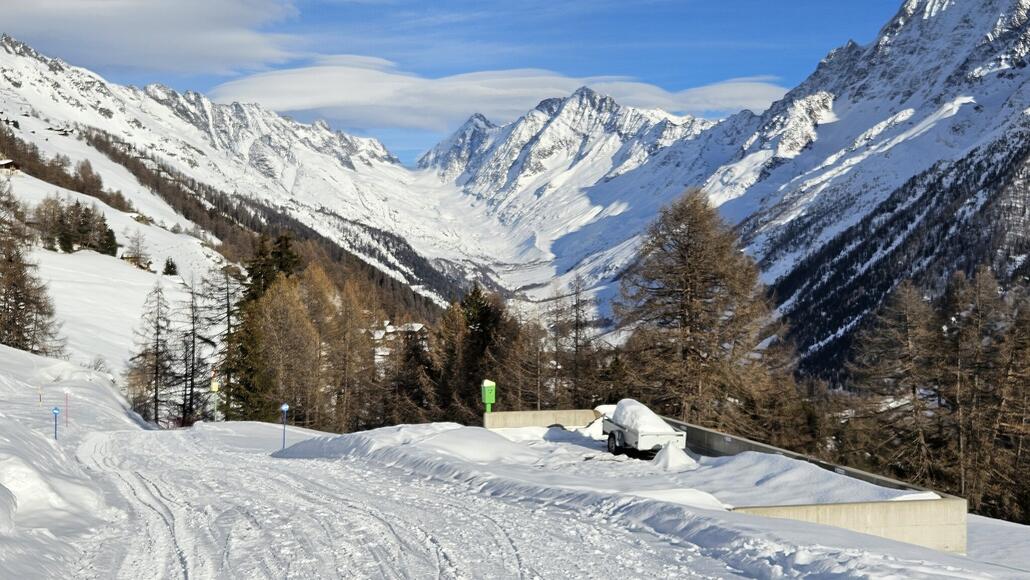 Talabfahrt mit Blick zur Lötschenlücke
