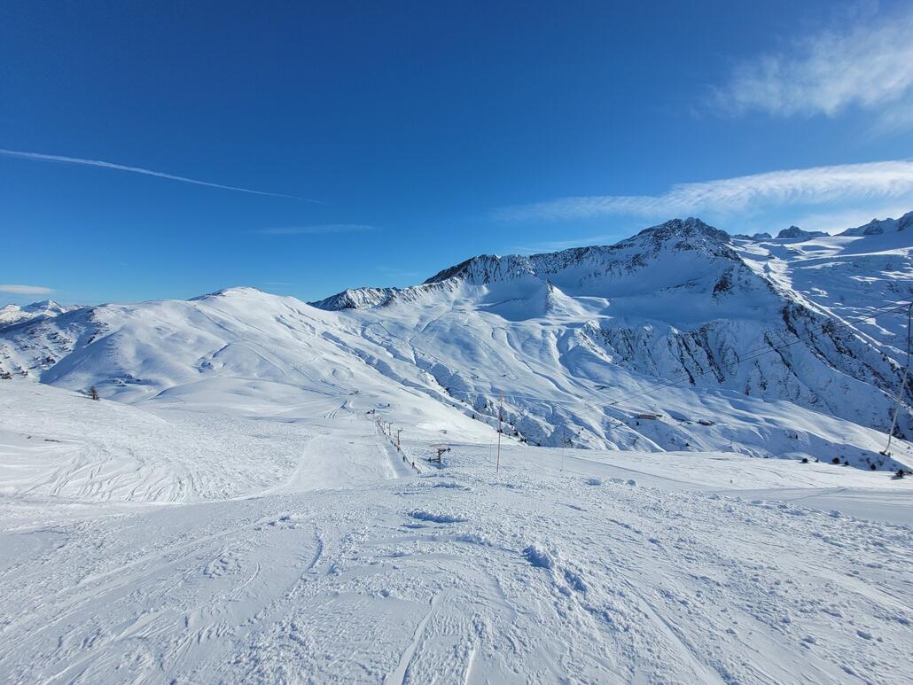 Blick auf das Skigebiet vom Aiguillette TK. Richtig schöne Schüssel.