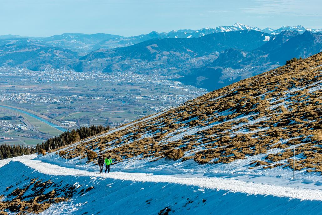 Aufstiegsroute mit Blick ins Rheintal.