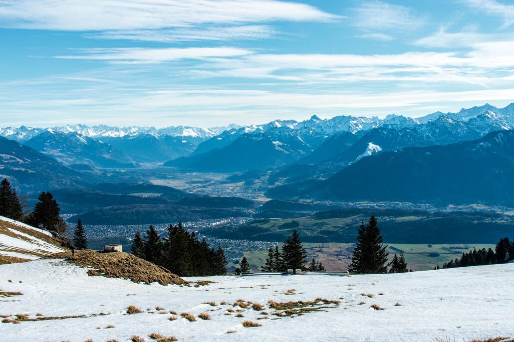 Blick auf Feldkirch und Richtung Arlberg.