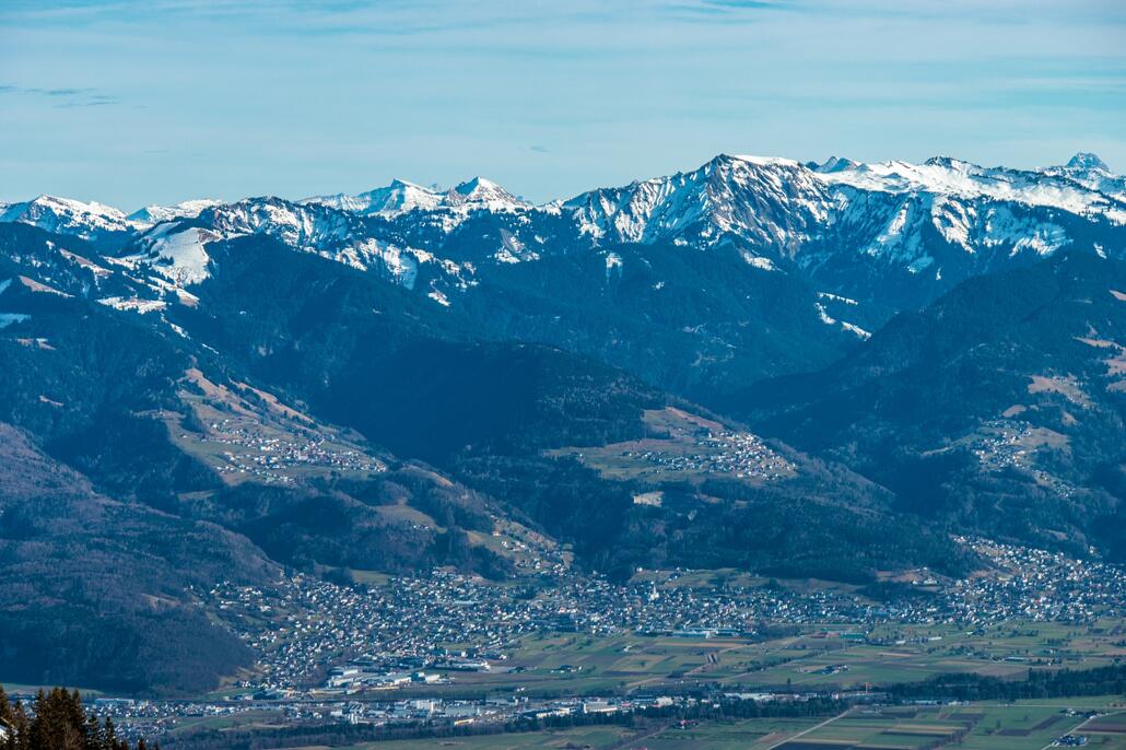 Blick Richtung Bregenzerwald. Hinten rechts ist der Widderstein.