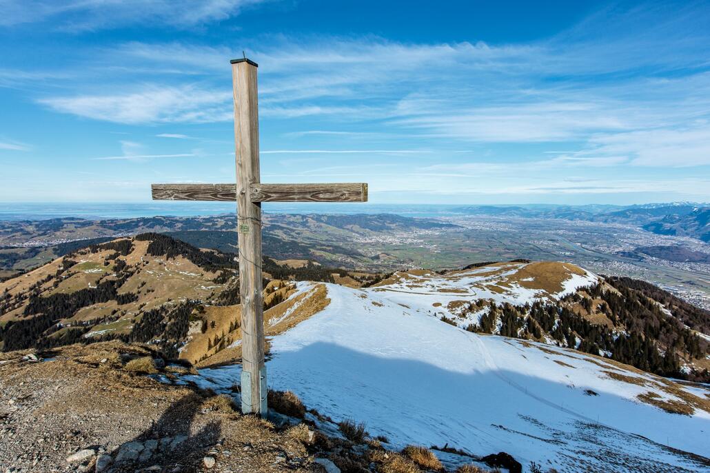 Gipfelkreuz Kamor. Tolle Fernsicht zum Bodensee.