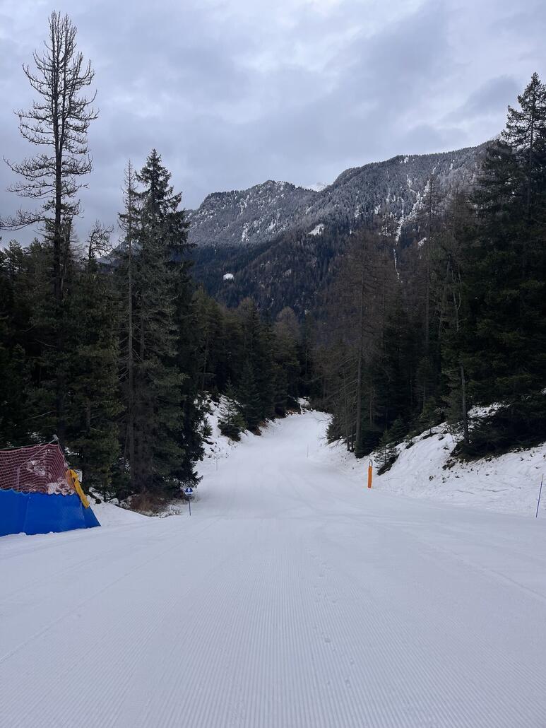 Es muss gestern weit oben reingeregnet haben. Unten ist es sehr hart.