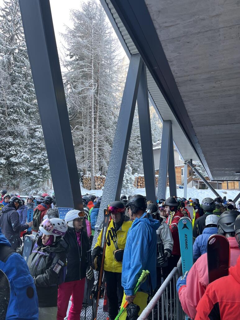 Auf der anderen Seite der Station geht es weiter