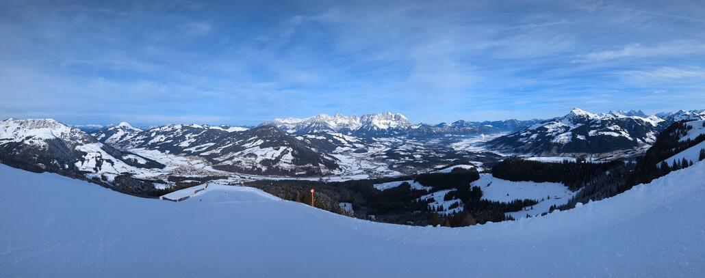 Blick zu Kaiser und Horn
