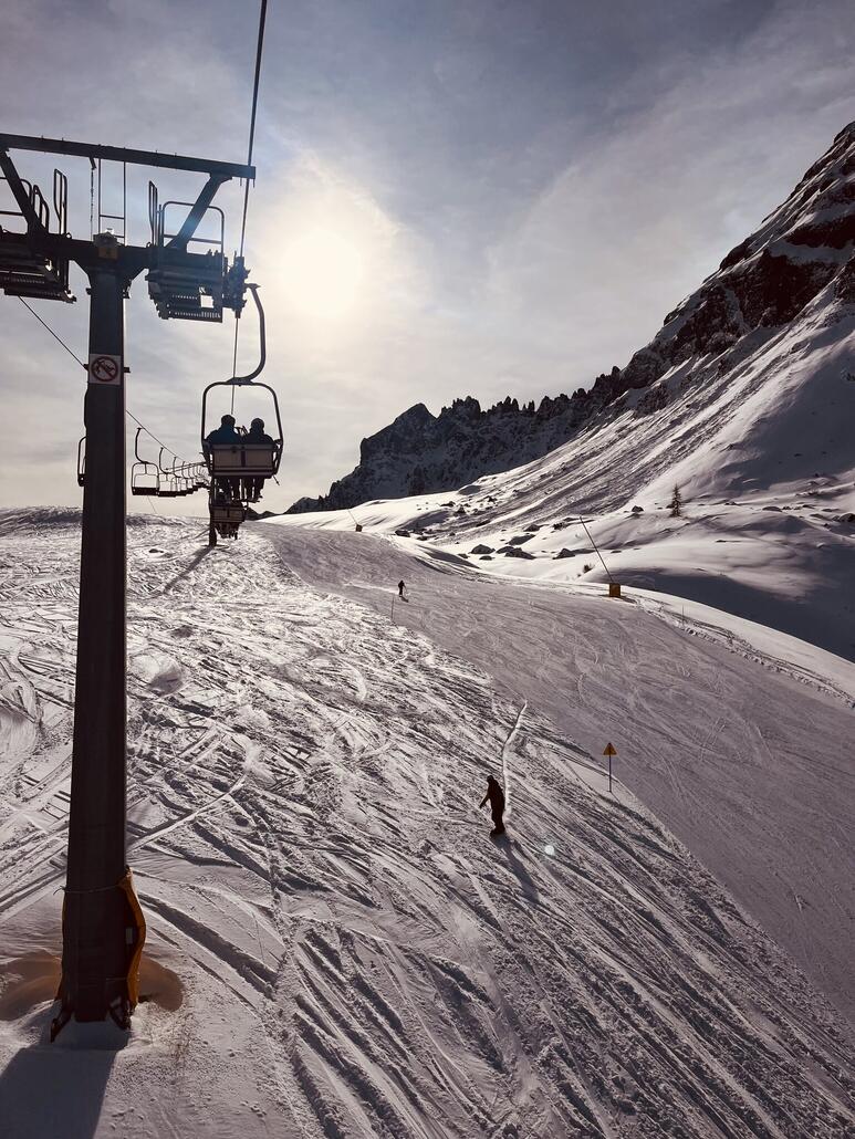 Irgendwie dachte ich , der Lift sei inzwischen ersetzt. Ich finde den ja klasse, kann von mir aus so bleiben.