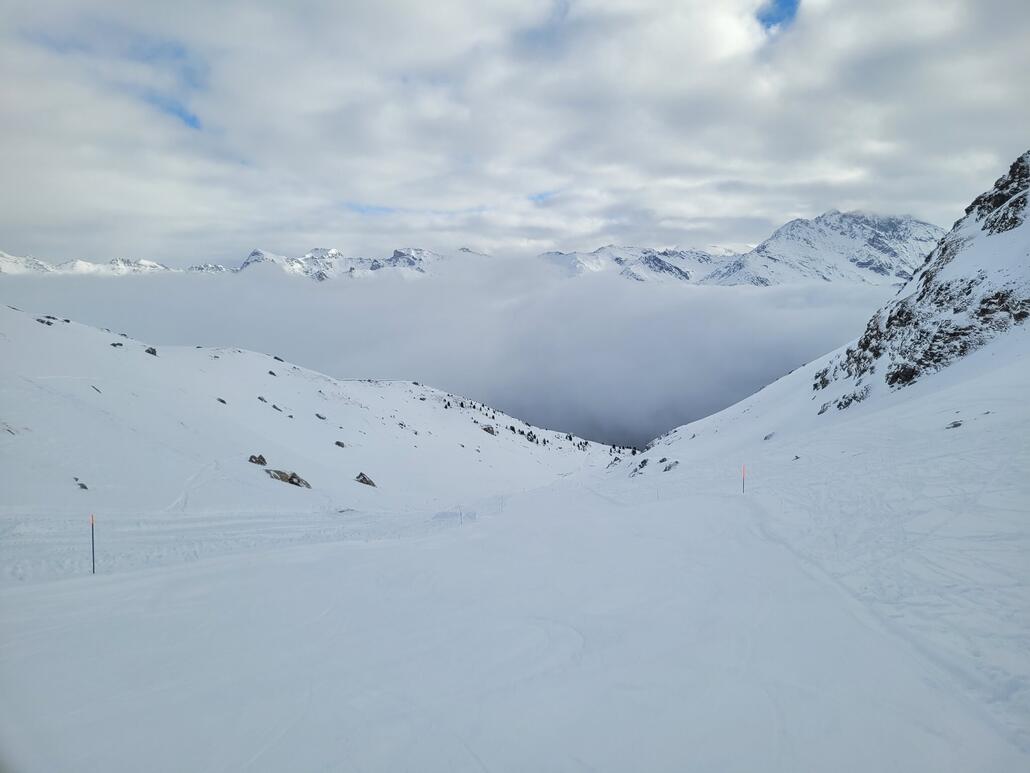 Lona wie üblich von oben bis unten eine der meiner Meinung nach besten Pisten des Alpenraums. Perfekt präpariert, leer, spannend trassiert und voller Abwechslung