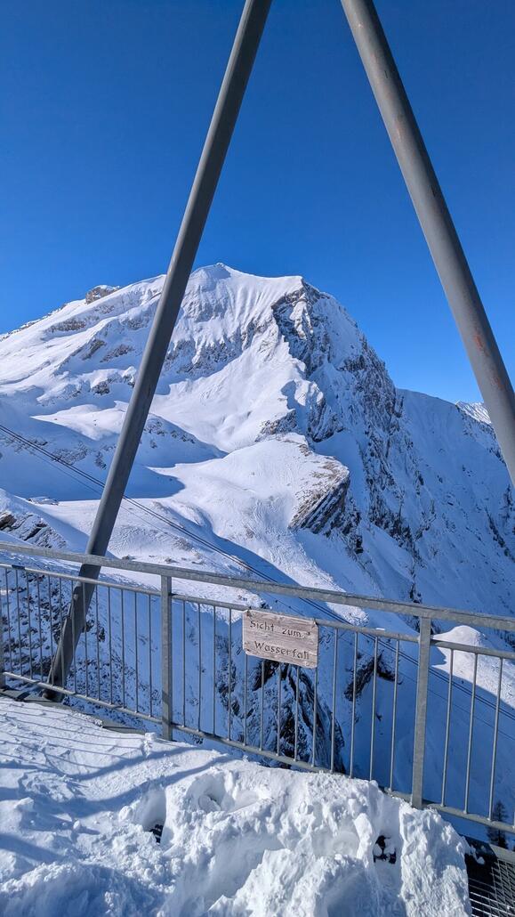Blick zu den Wasserfällen