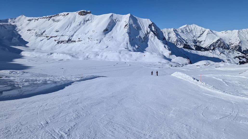 Pisten fast alle leer und noch gut präpariert! Leider etwas vom Wind verblasen