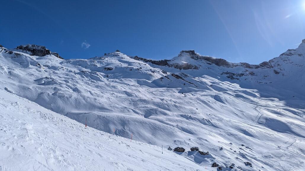 Blick Richtung Süden zum Wildstrubel und co, dahinter Grand Montana - auch hier könnte man eine gute Verbindung bauen!